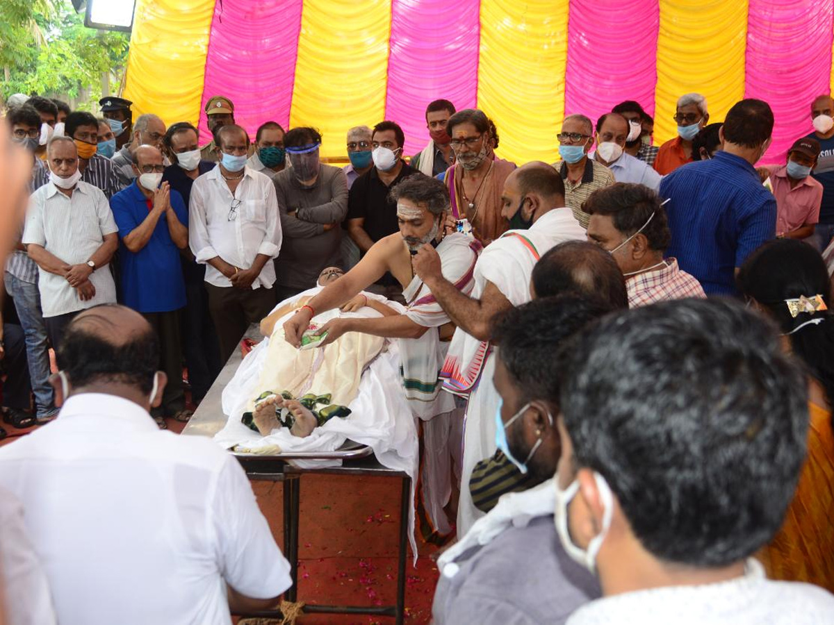 SP Balasubrahmanyam funeral Photo Gallery - Sakshi6