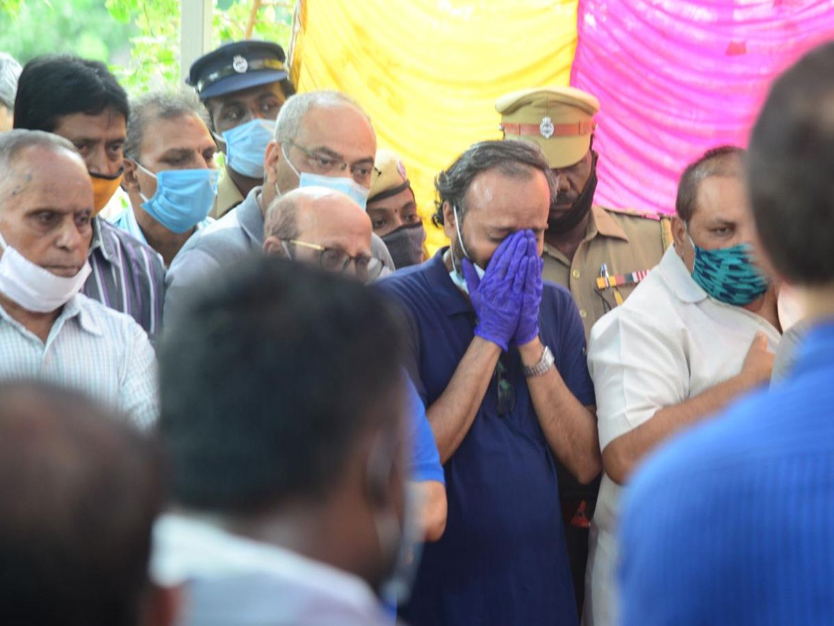 SP Balasubrahmanyam funeral Photo Gallery - Sakshi8