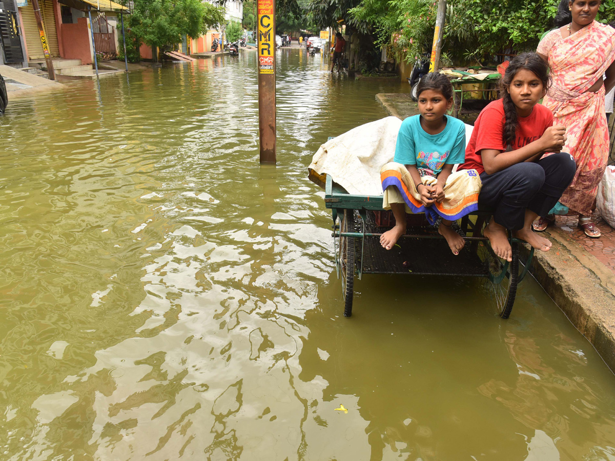 heavy rains in hyderabad Photo Gallery - Sakshi11