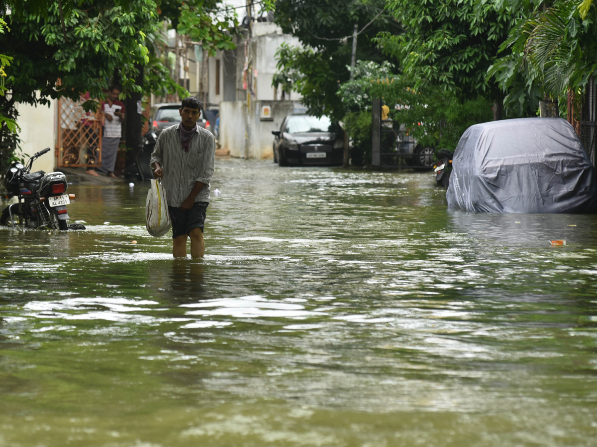 heavy rains in hyderabad Photo Gallery - Sakshi14