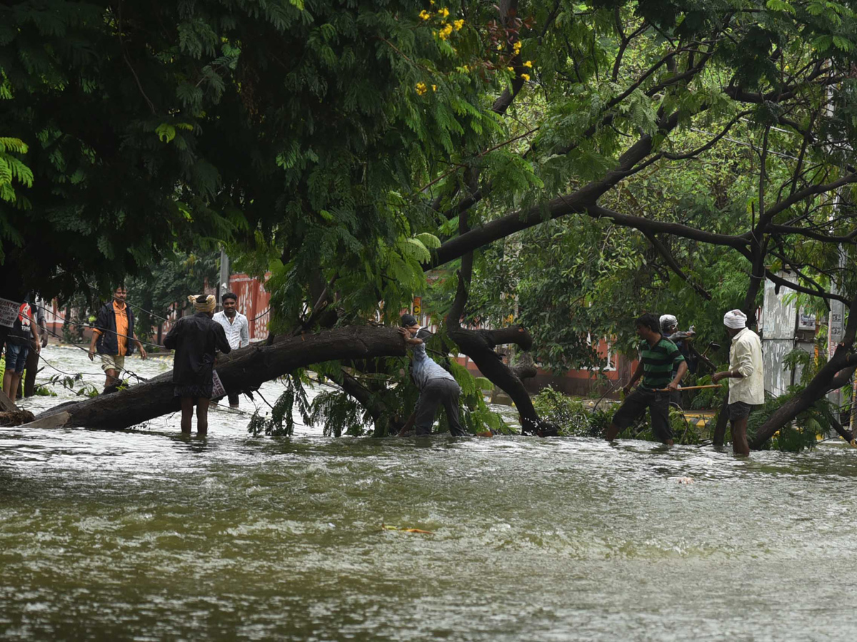 heavy rains in hyderabad Photo Gallery - Sakshi15