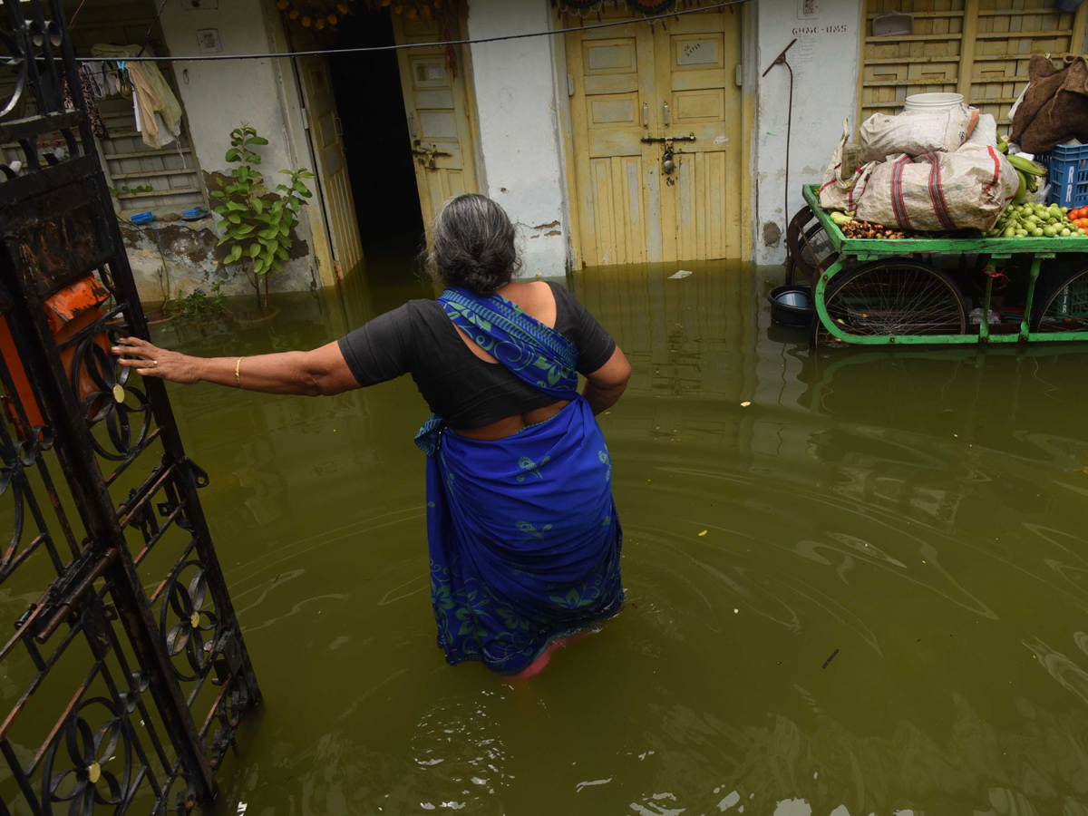 heavy rains in hyderabad Photo Gallery - Sakshi16