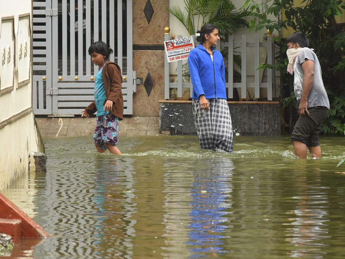 heavy rains in hyderabad Photo Gallery - Sakshi17