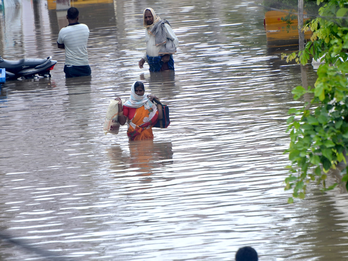 heavy rains in hyderabad Photo Gallery - Sakshi23