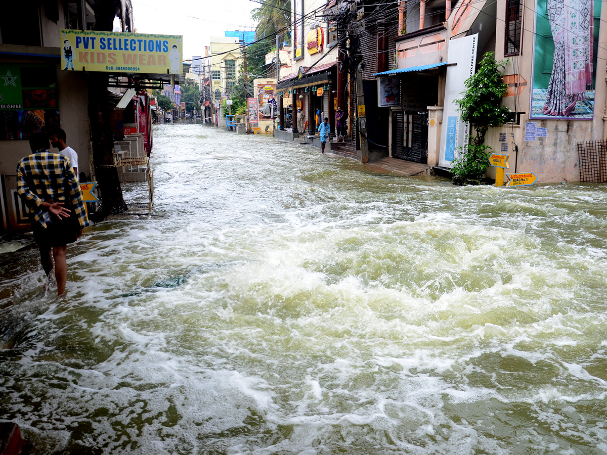 heavy rains in hyderabad Photo Gallery - Sakshi27