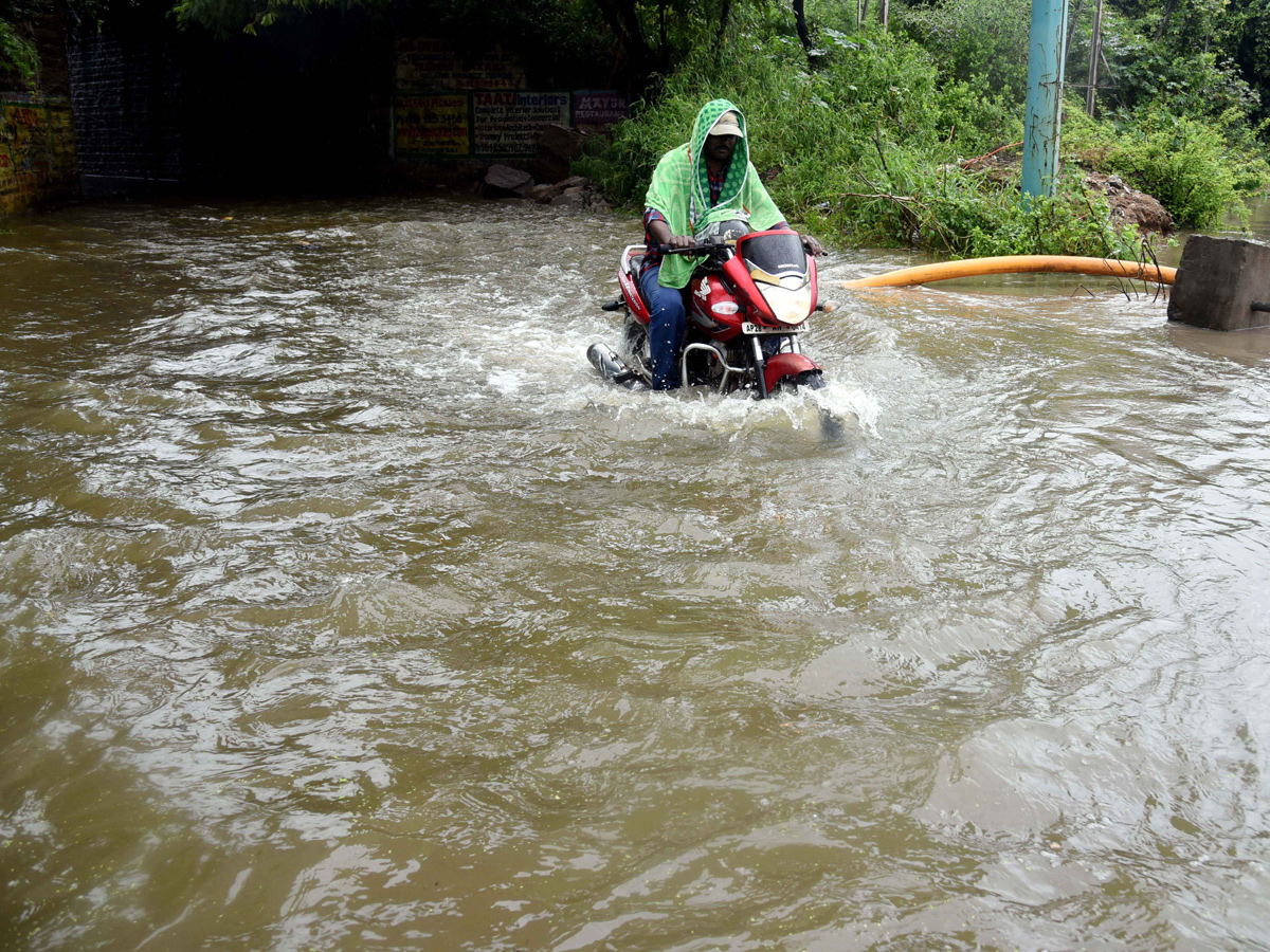 heavy rains in hyderabad Photo Gallery - Sakshi8