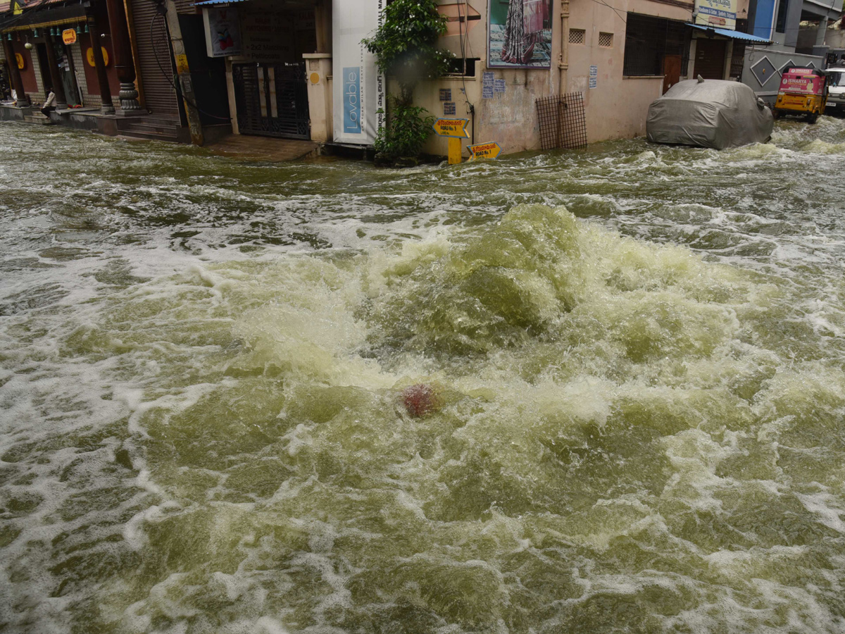 heavy rains in hyderabad Photo Gallery - Sakshi10