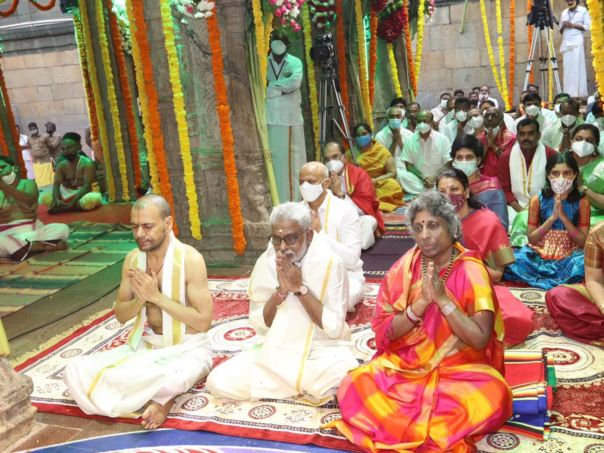 Tirumala Brahmotsavams conclude with ‘Chakrasnanam’ - Sakshi5