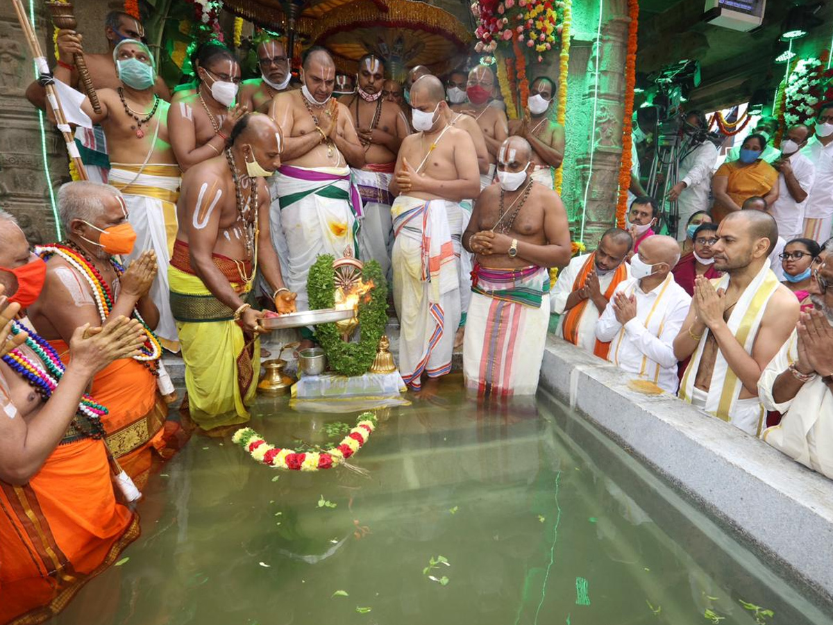 Tirumala Brahmotsavams conclude with ‘Chakrasnanam’ - Sakshi6