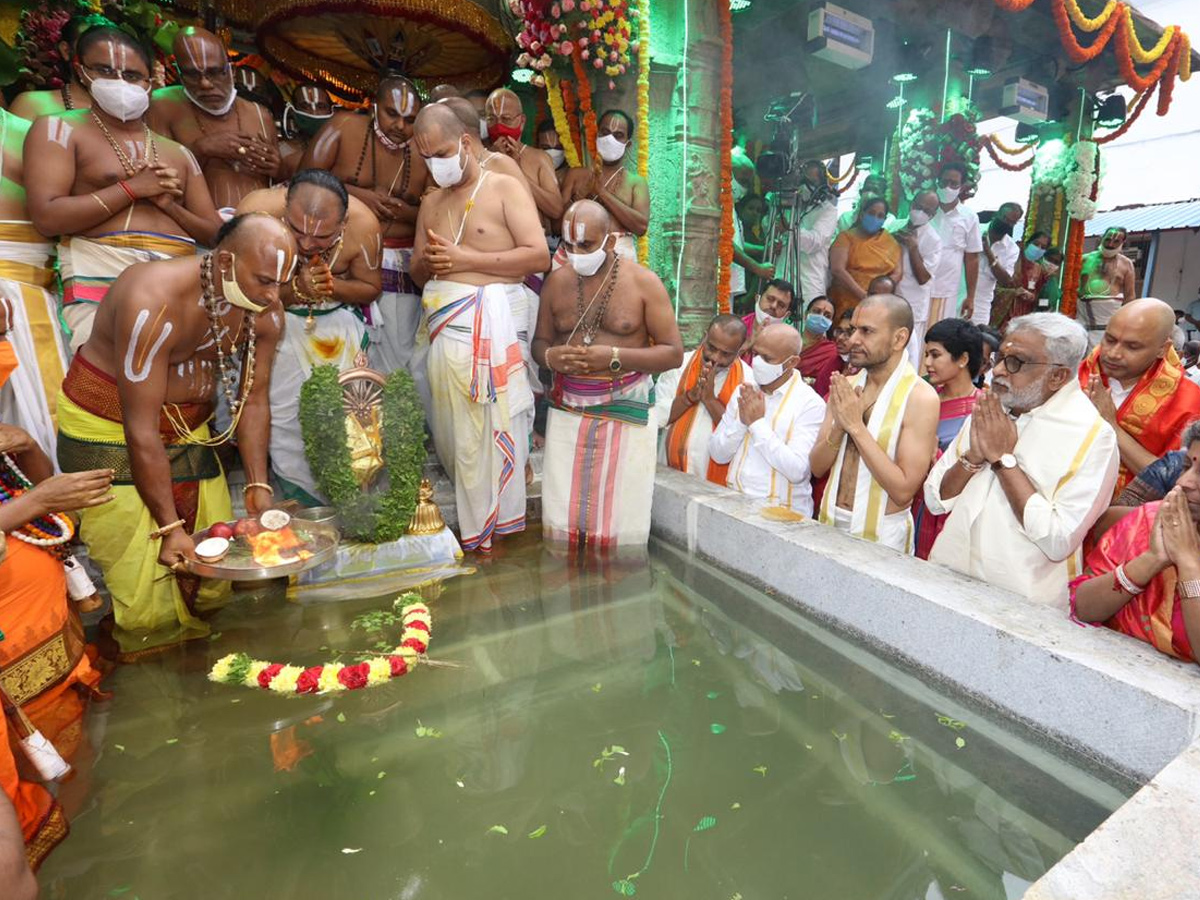 Tirumala Brahmotsavams conclude with ‘Chakrasnanam’ - Sakshi10