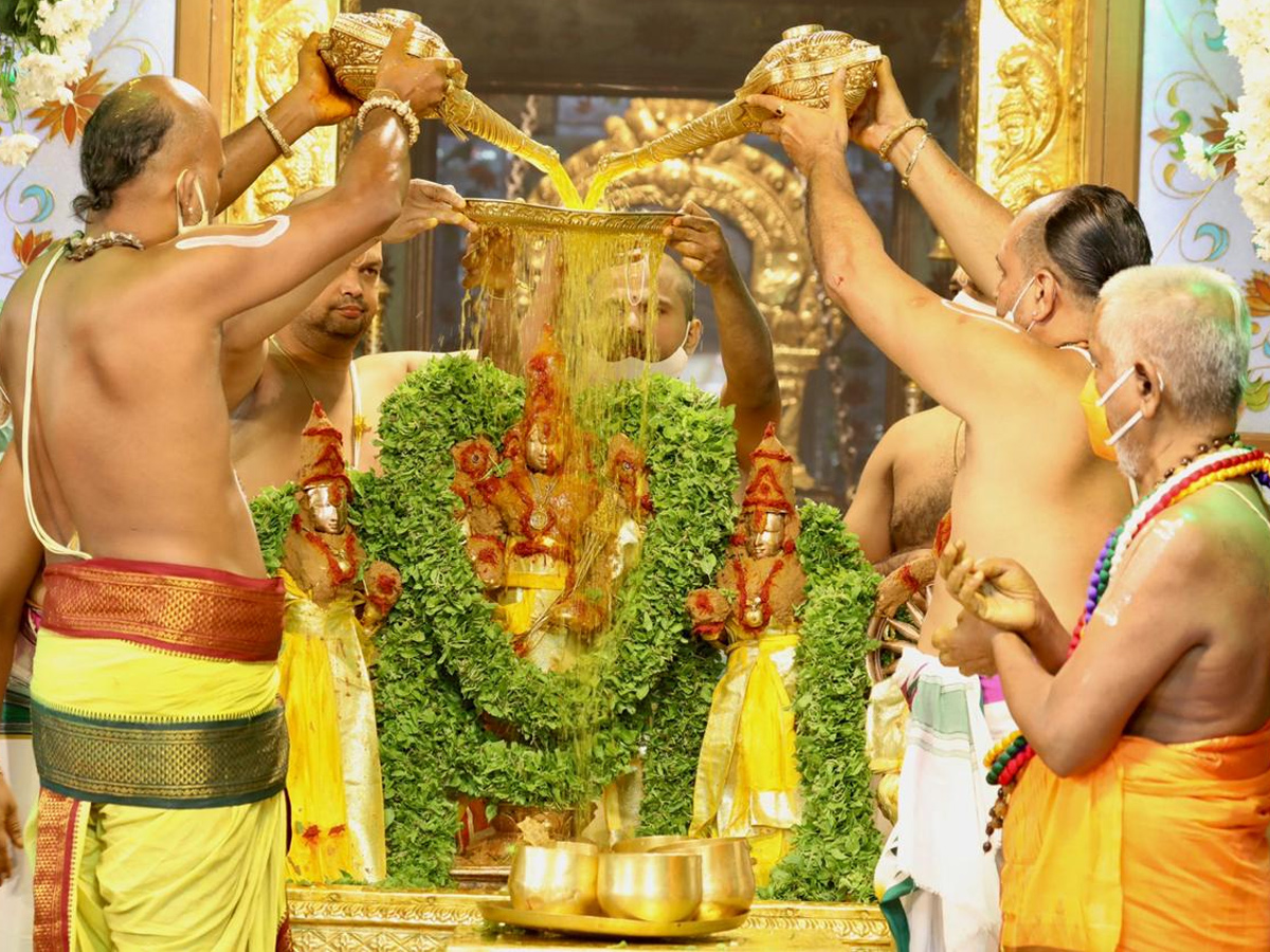 Tirumala Brahmotsavams conclude with ‘Chakrasnanam’ - Sakshi14