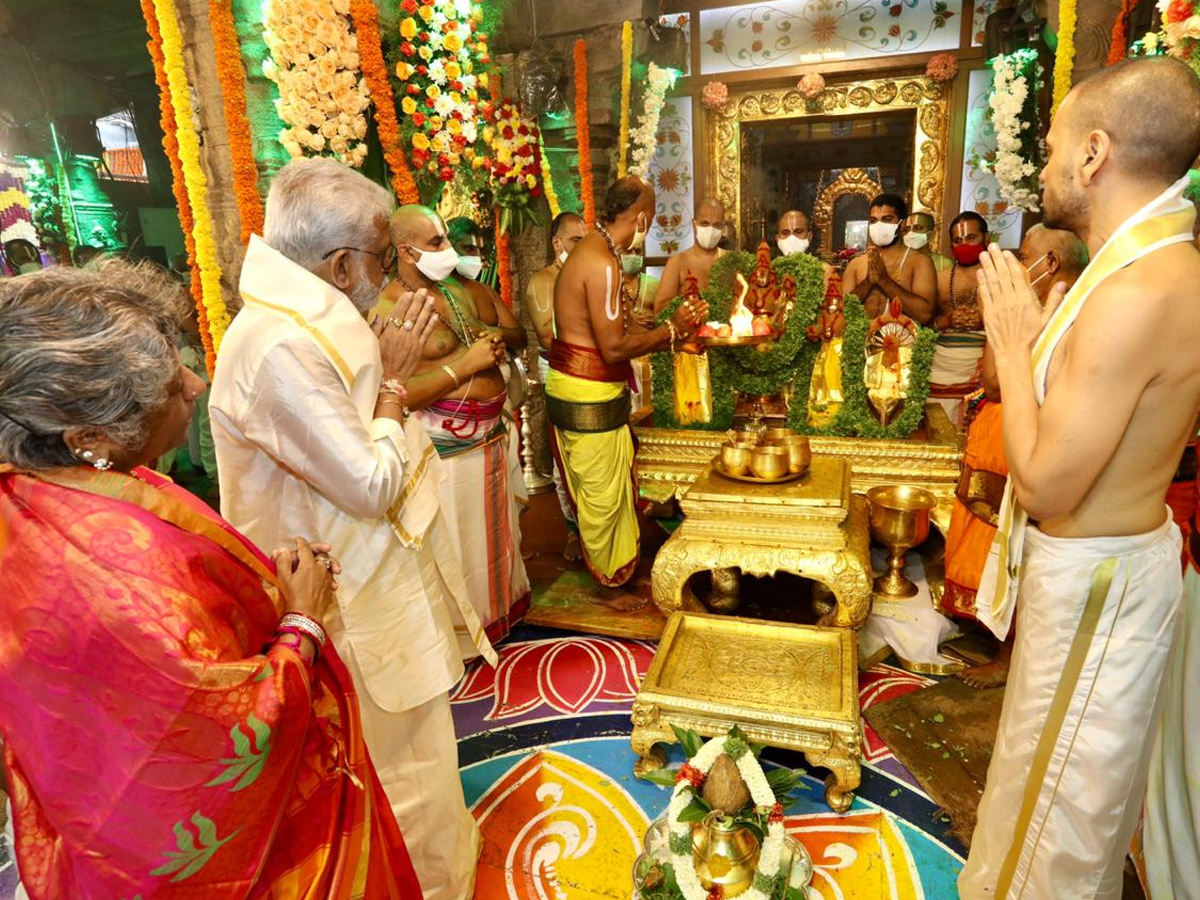 Tirumala Brahmotsavams conclude with ‘Chakrasnanam’ - Sakshi16