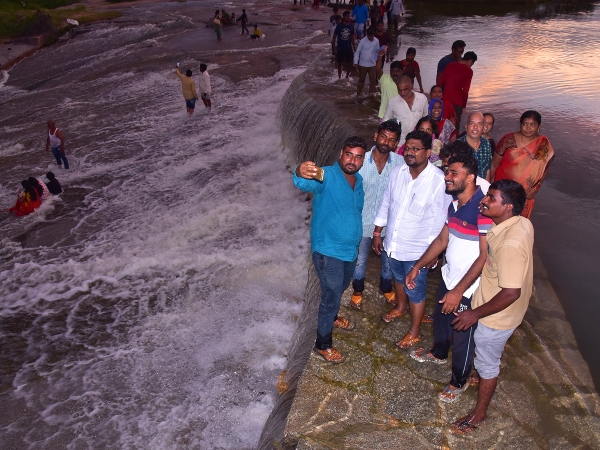 PV Sindhu visits Nagarjuna Sagar with family Photo Gallery - Sakshi10