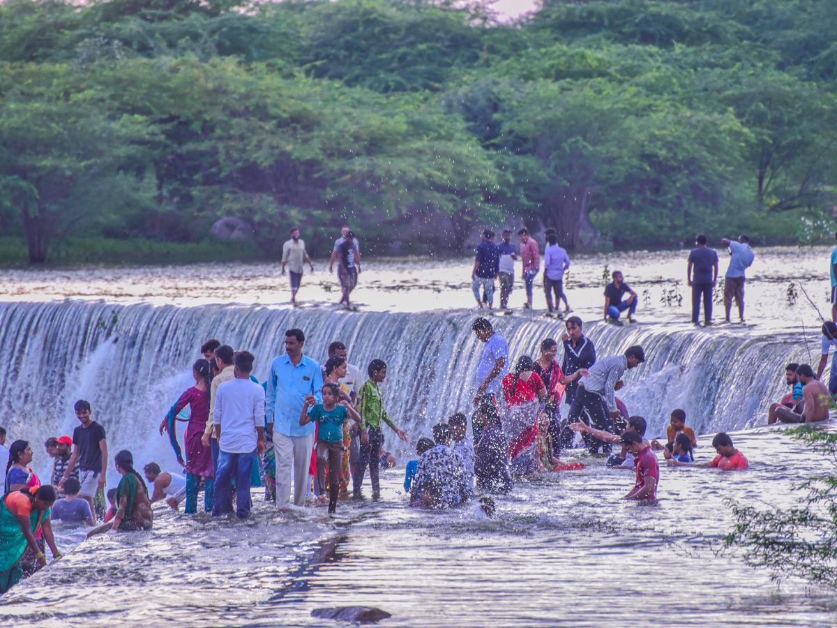 PV Sindhu visits Nagarjuna Sagar with family Photo Gallery - Sakshi15