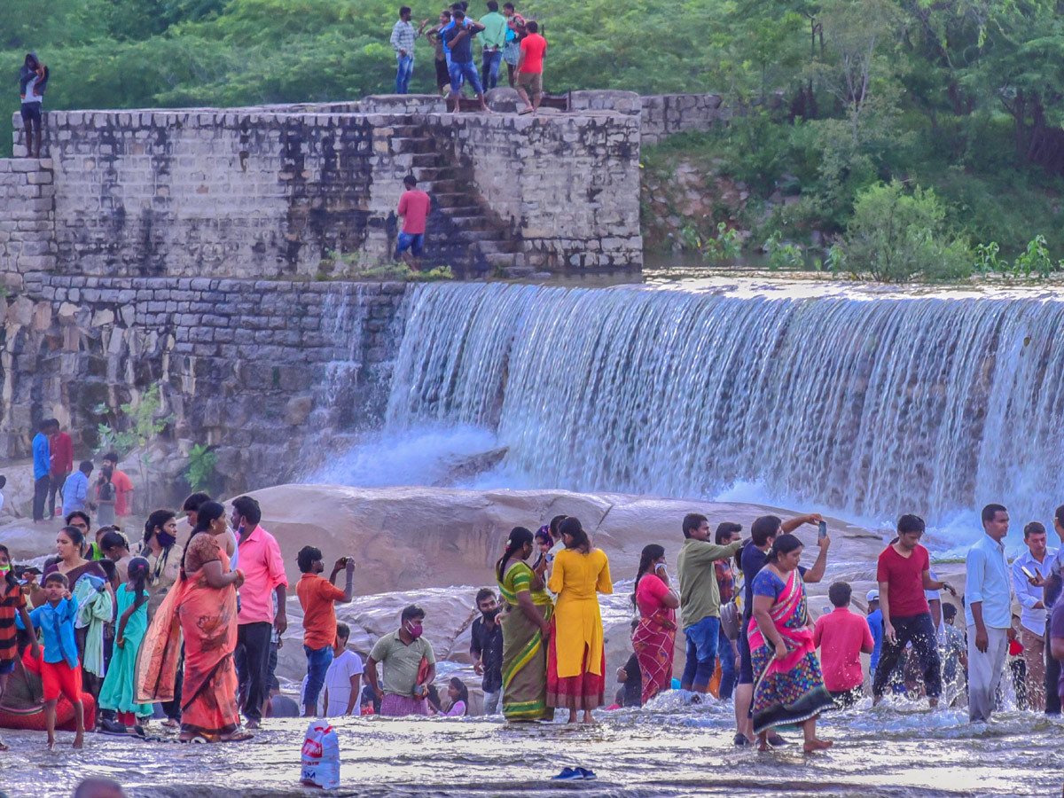 PV Sindhu visits Nagarjuna Sagar with family Photo Gallery - Sakshi22