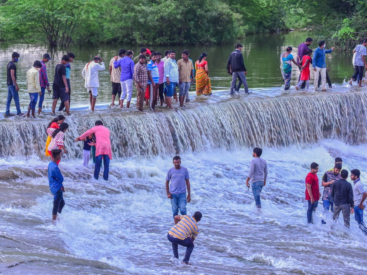 PV Sindhu visits Nagarjuna Sagar with family Photo Gallery - Sakshi7