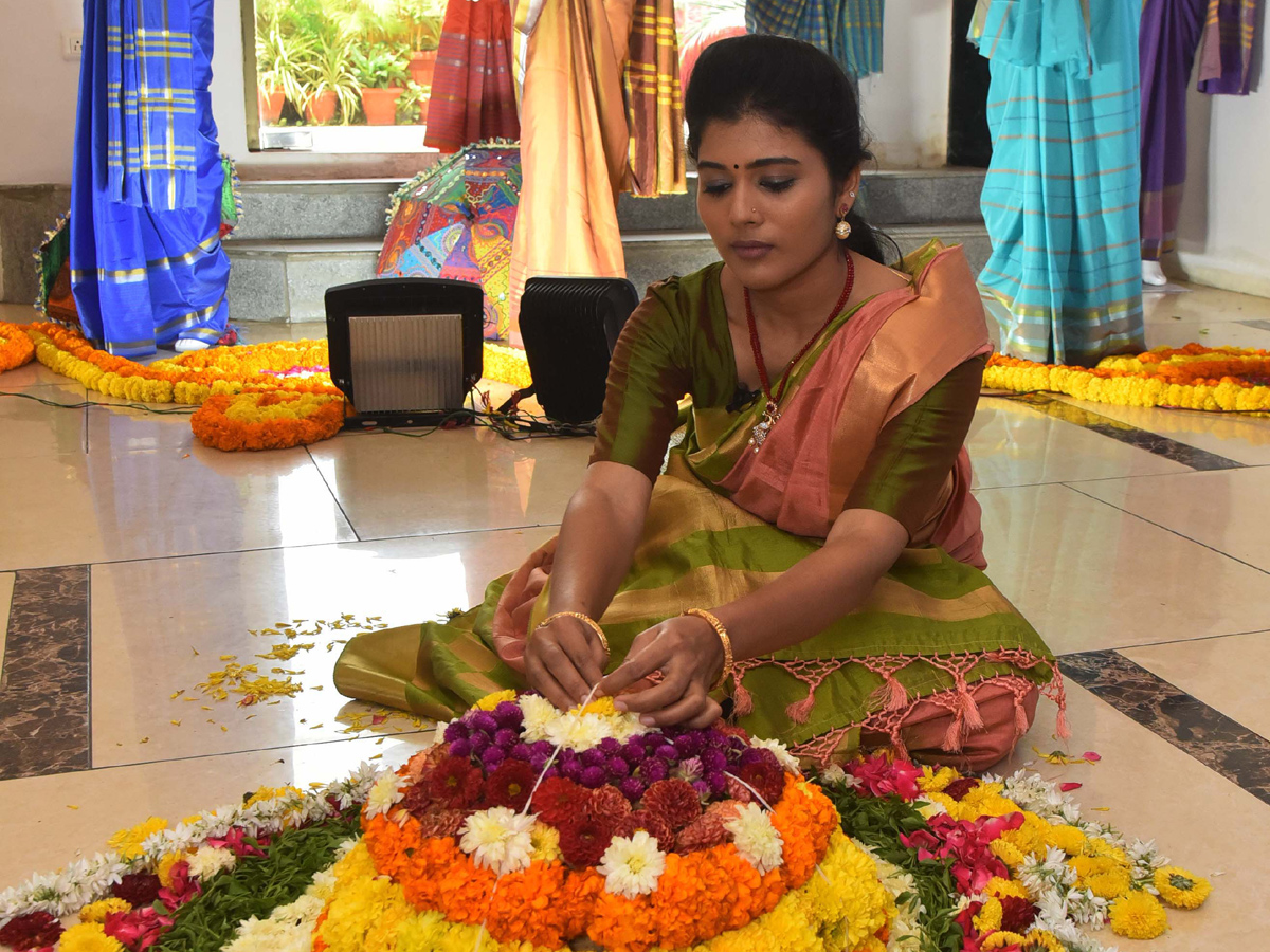 Bathukamma Sarees Expo 2020 Photo Gallery - Sakshi7