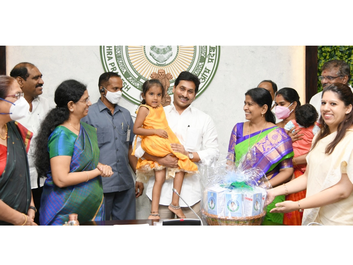 CM YS Jagan‌ Launched YSR Sampurna Poshana Schemes Photo Gallery - Sakshi1