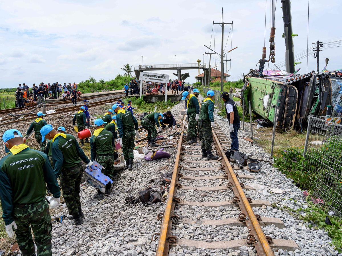 thailand bus crash Photo Gallery - Sakshi10