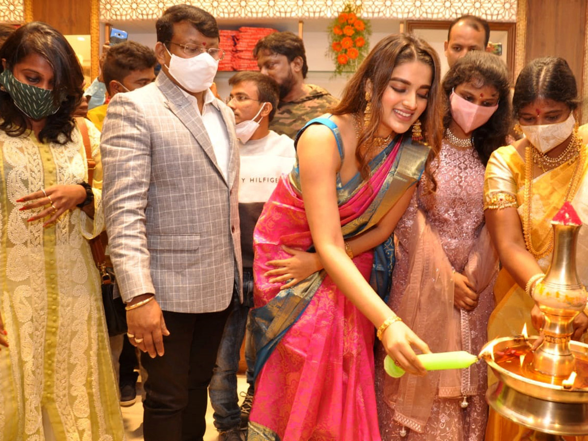 New Cloth Showroom Inaugurated by Actress Nidhi Agarwal Photo Gallery - Sakshi4