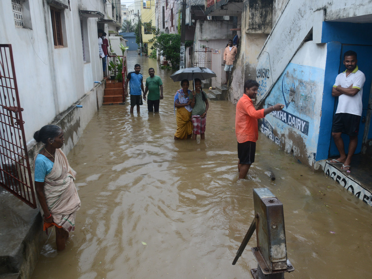 Heavy Rain Warning Issued For Andhra Pradesh Photos - Sakshi1