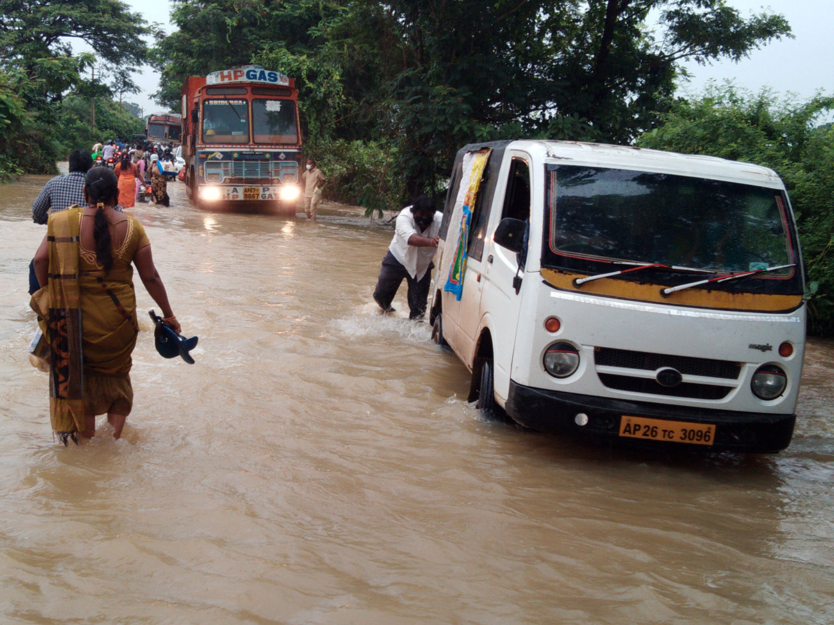 Heavy Rain Warning Issued For Andhra Pradesh Photos - Sakshi16