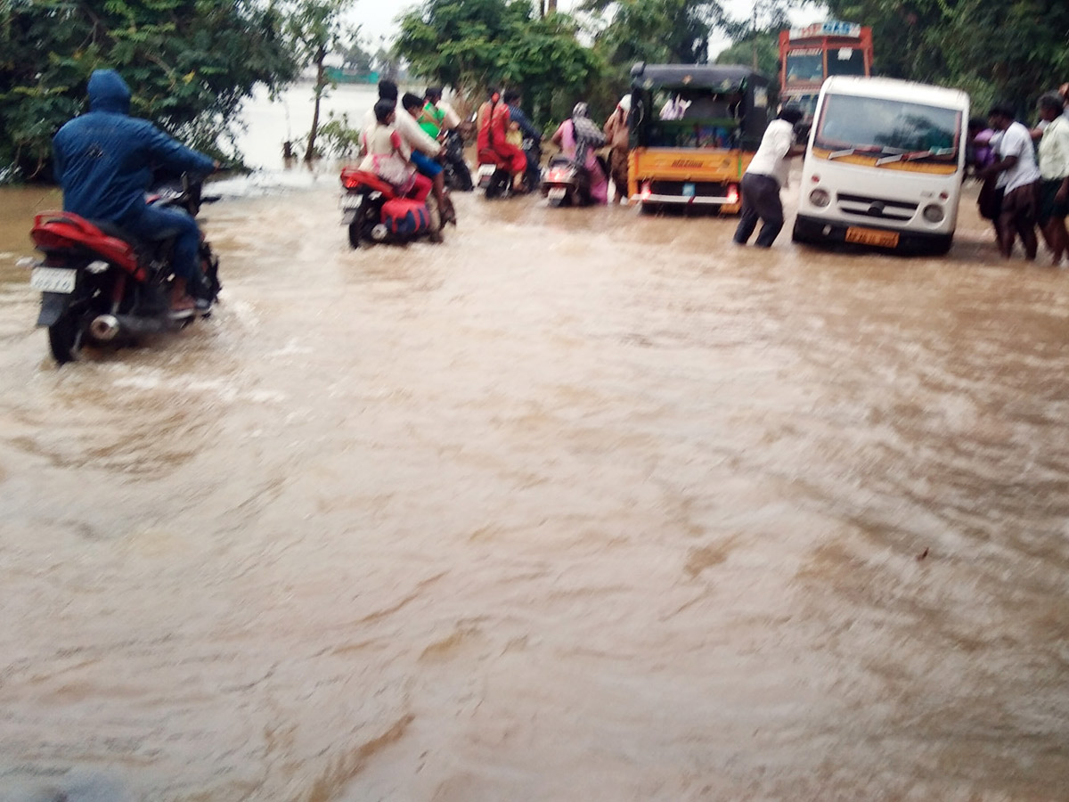 Heavy Rain Warning Issued For Andhra Pradesh Photos - Sakshi17