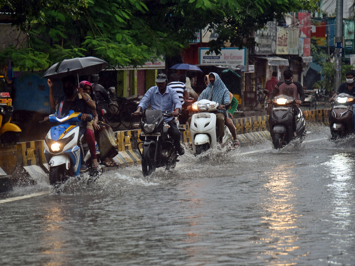 Heavy Rain Warning Issued For Andhra Pradesh Photos - Sakshi26