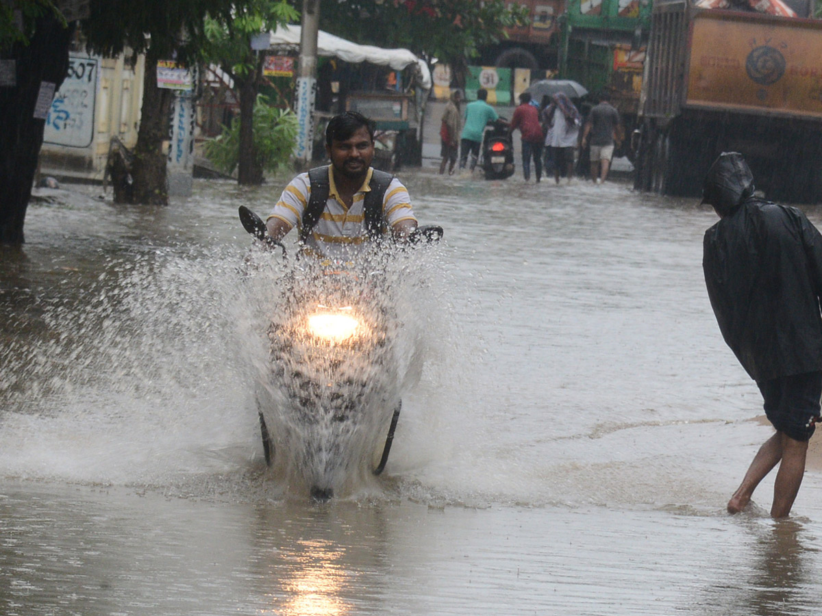 Heavy Rain Warning Issued For Andhra Pradesh Photos - Sakshi5