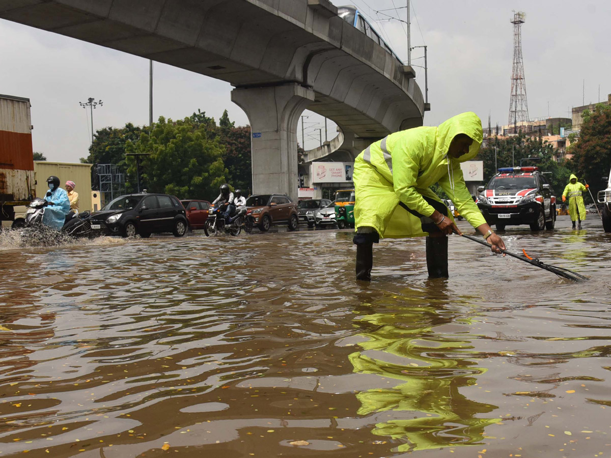 heavy rains in hyderabad - Sakshi1