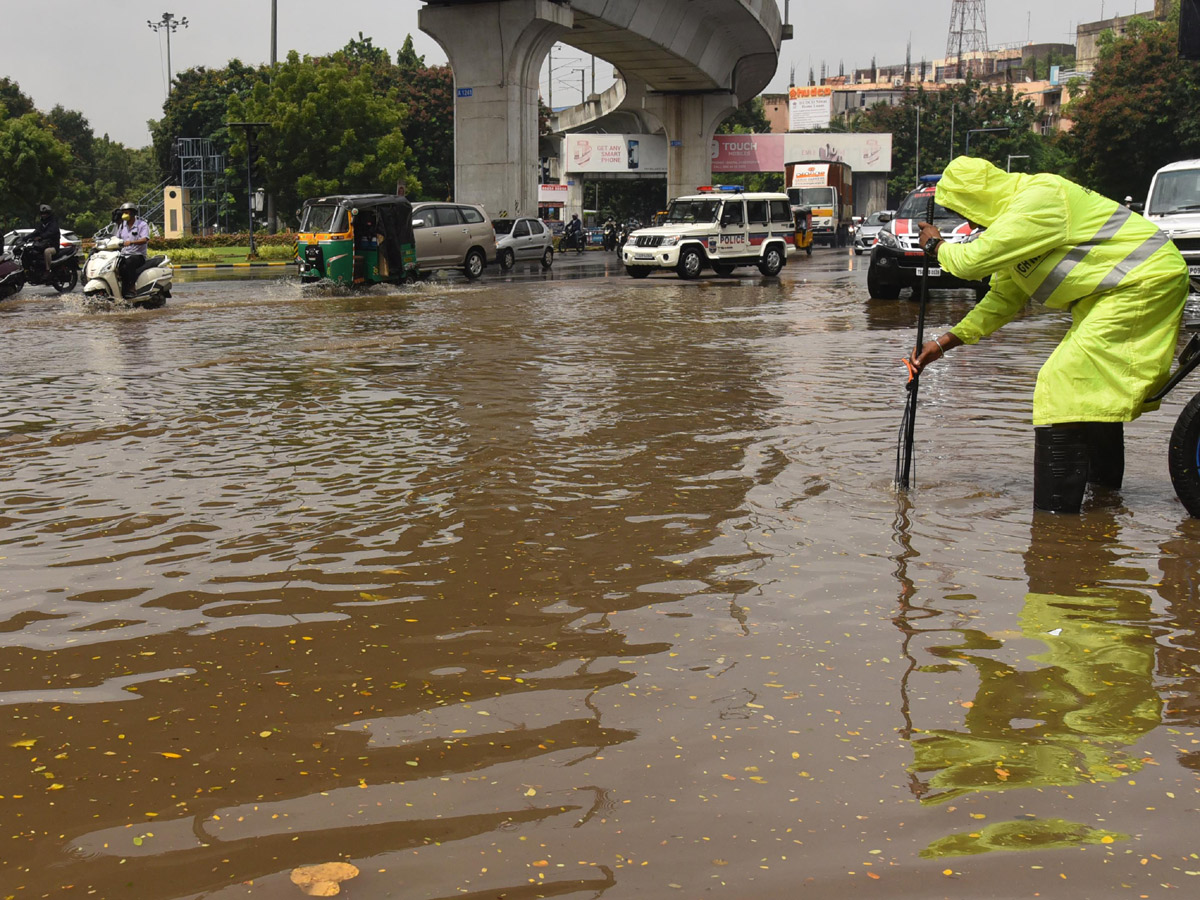 heavy rains in hyderabad - Sakshi11