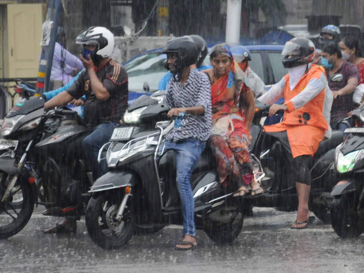 heavy rains in hyderabad - Sakshi13