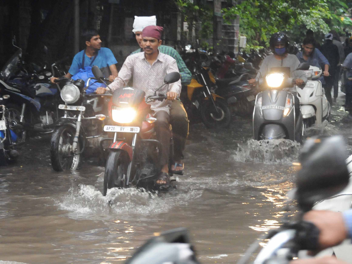 heavy rains in hyderabad - Sakshi15