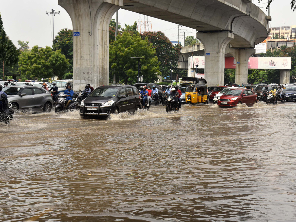 heavy rains in hyderabad - Sakshi2