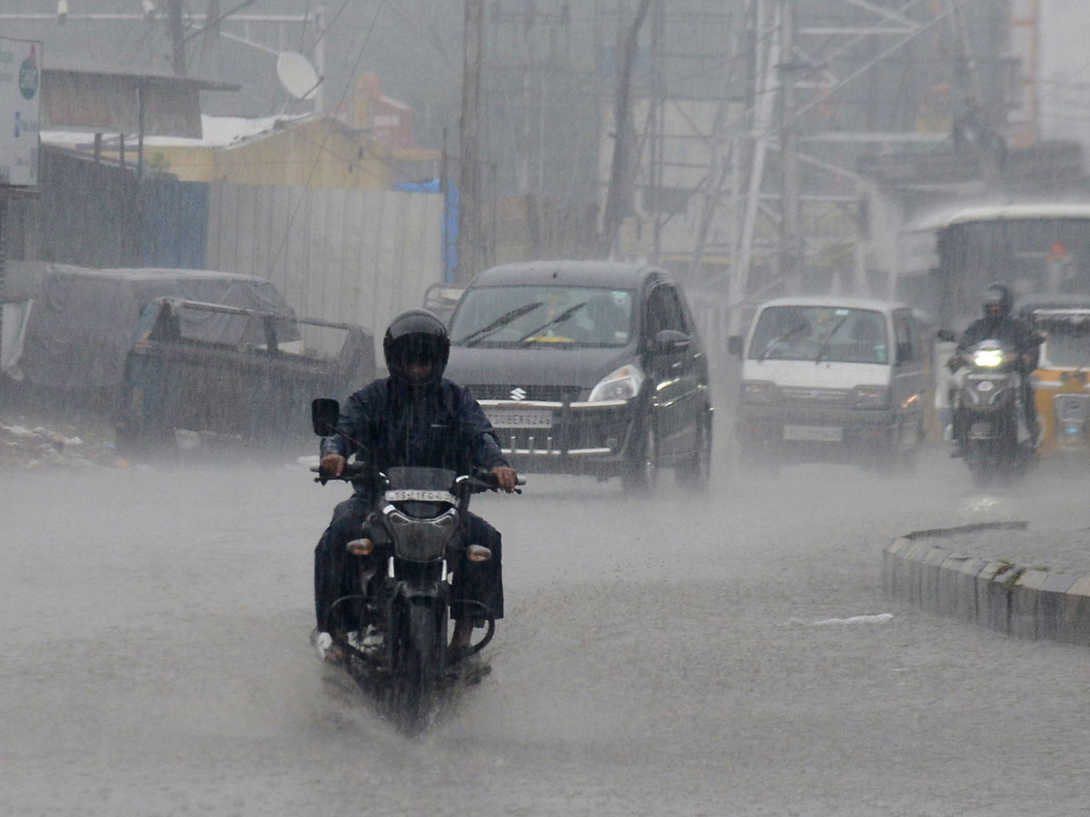 heavy rains in hyderabad - Sakshi20