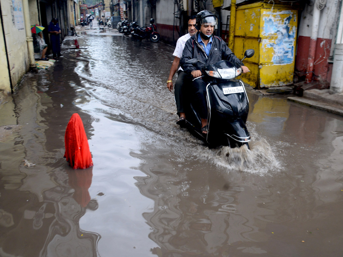 heavy rains in hyderabad - Sakshi23