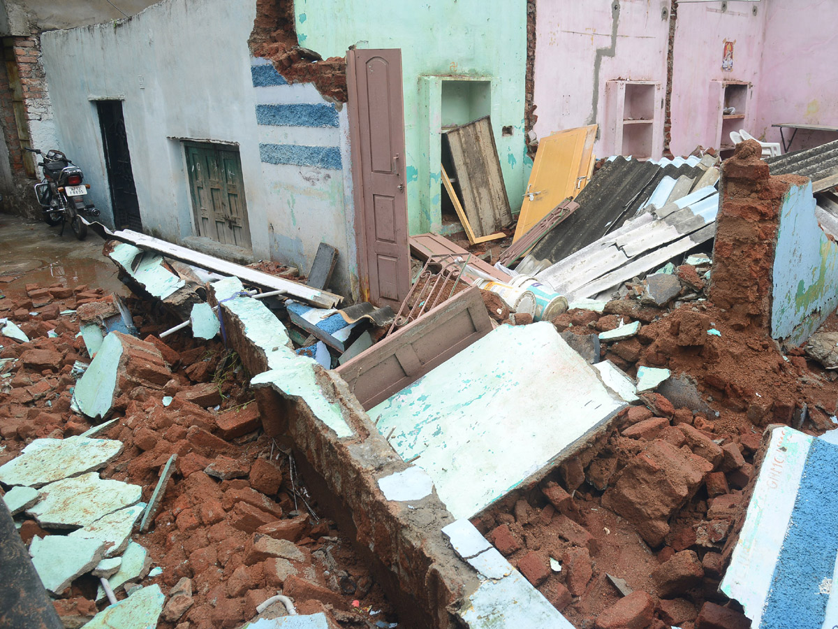 heavy rains in hyderabad - Sakshi24