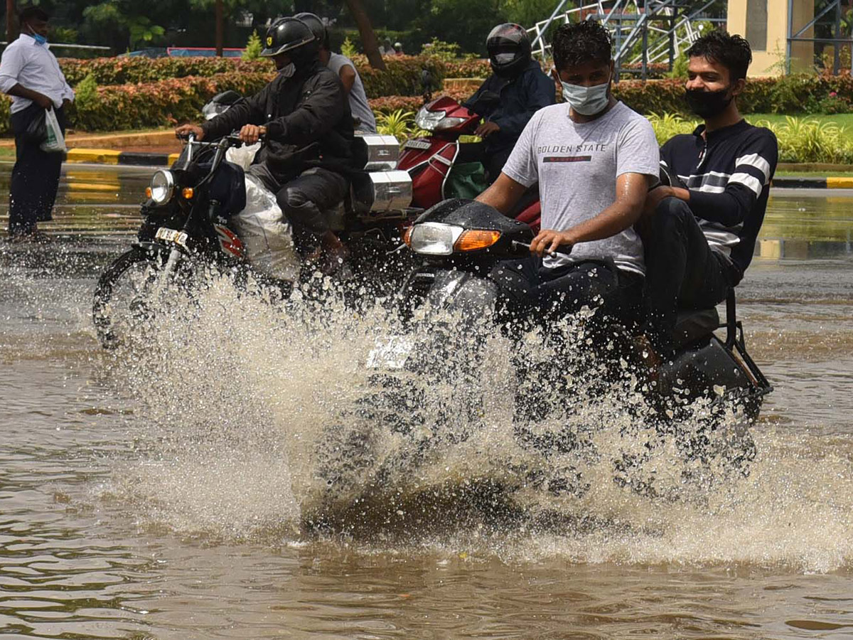 heavy rains in hyderabad - Sakshi3