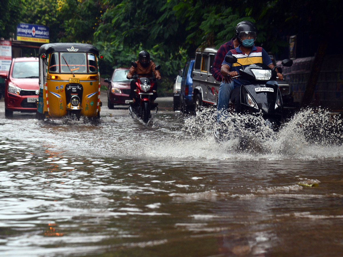 heavy rains in hyderabad - Sakshi29