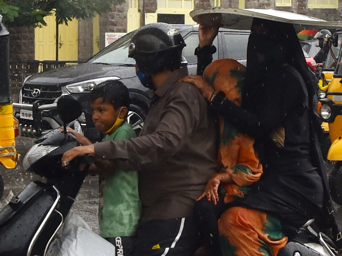 heavy rains in hyderabad - Sakshi4