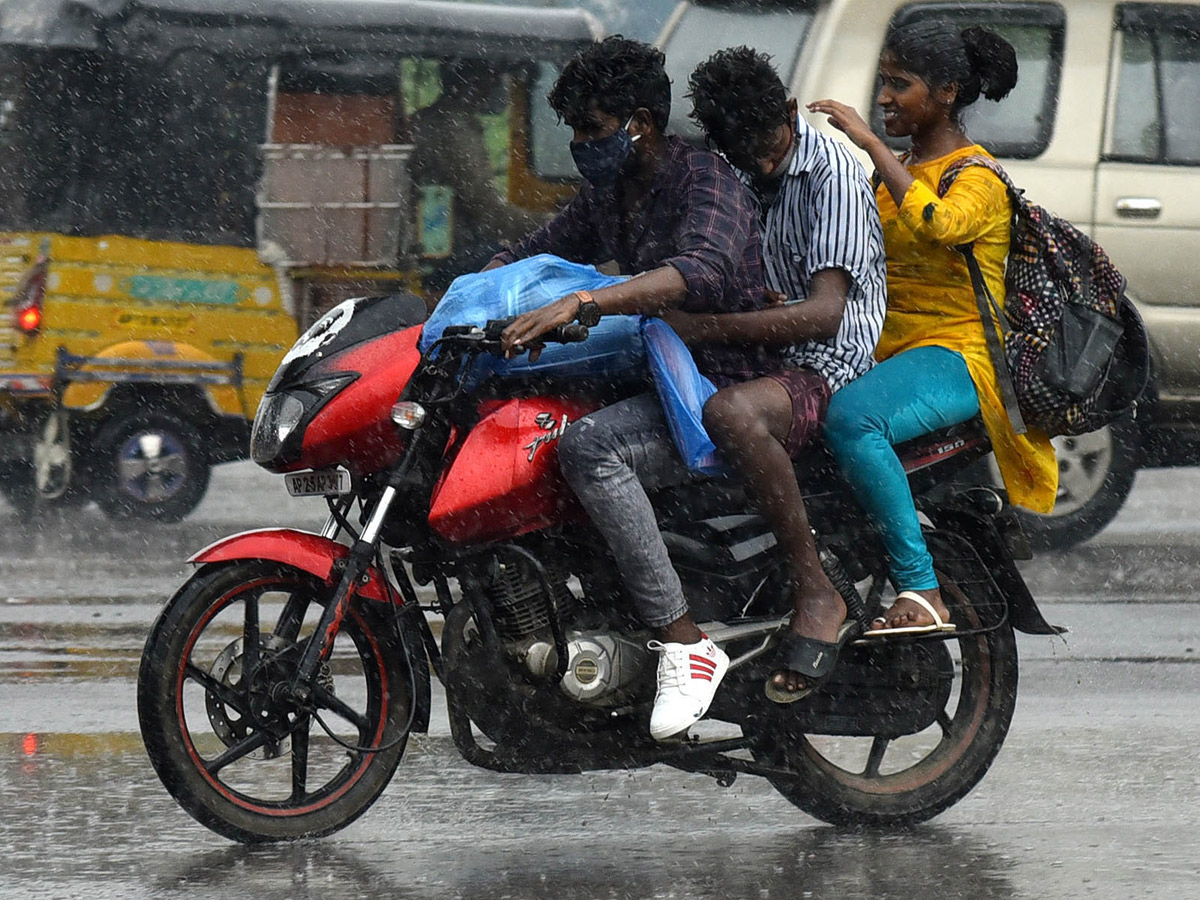 heavy rains in hyderabad - Sakshi5