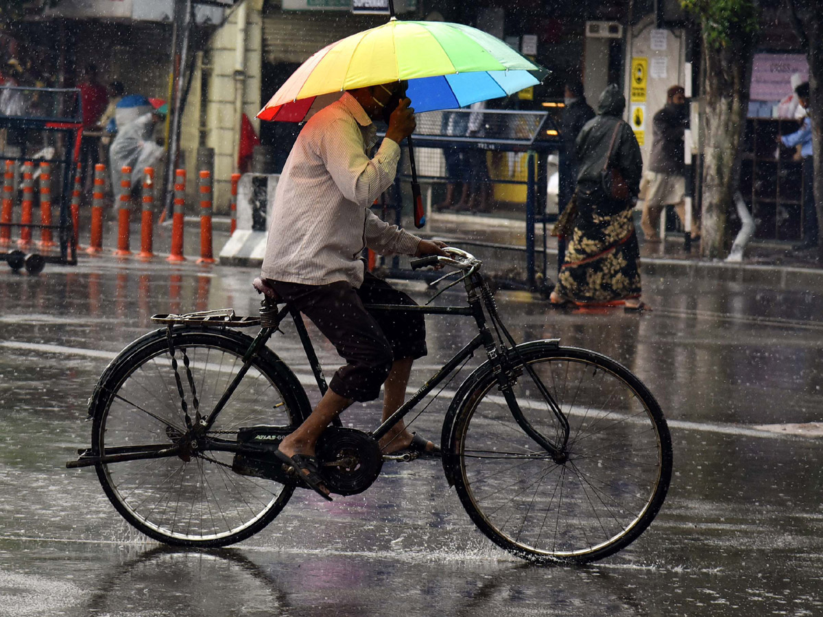 heavy rains in hyderabad - Sakshi6