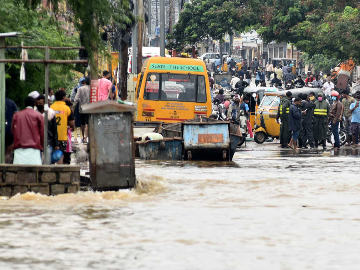 Heavy rains lash Hyderabad Photo Gallery - Sakshi2