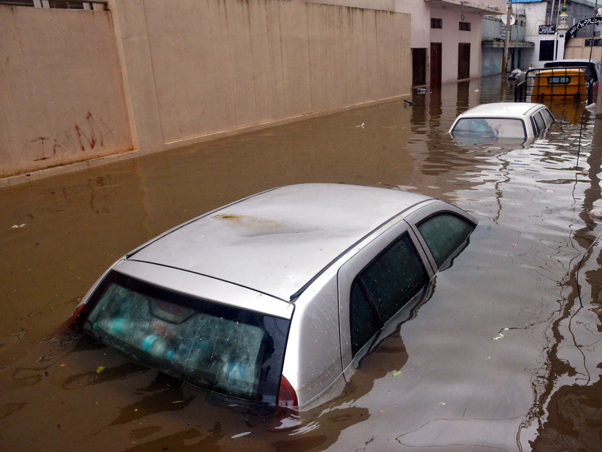 Heavy rains lash Hyderabad Photo Gallery - Sakshi34