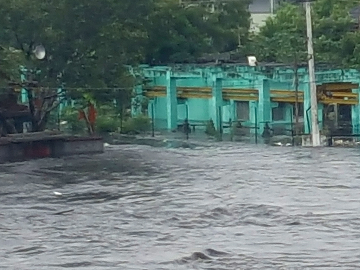 Heavy rains lash Hyderabad Photo Gallery - Sakshi38