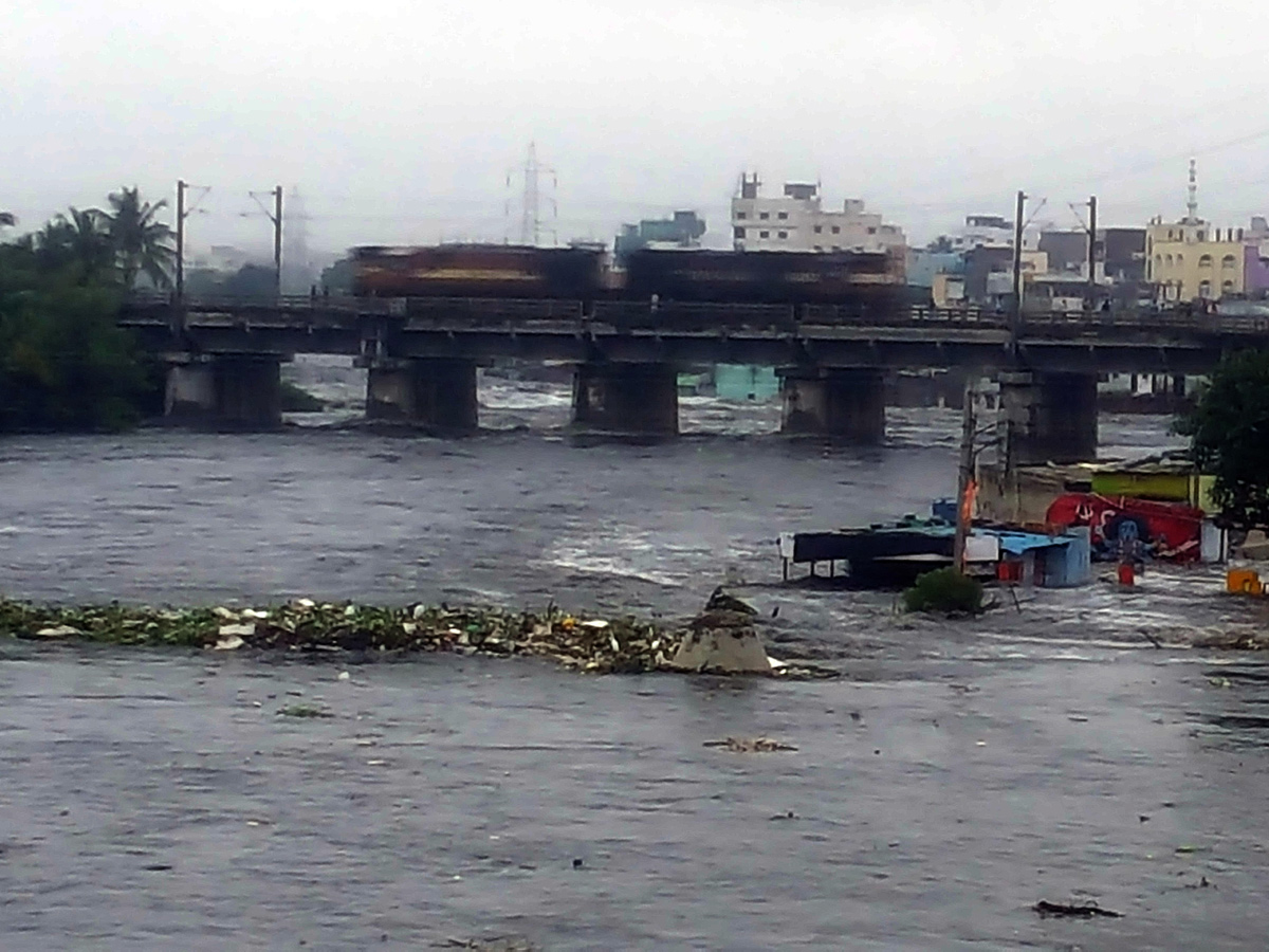 Heavy rains lash Hyderabad Photo Gallery - Sakshi43