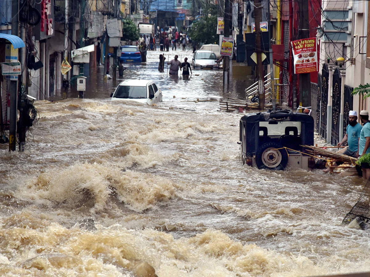 Heavy rains in Hyderabad Photos - Sakshi1