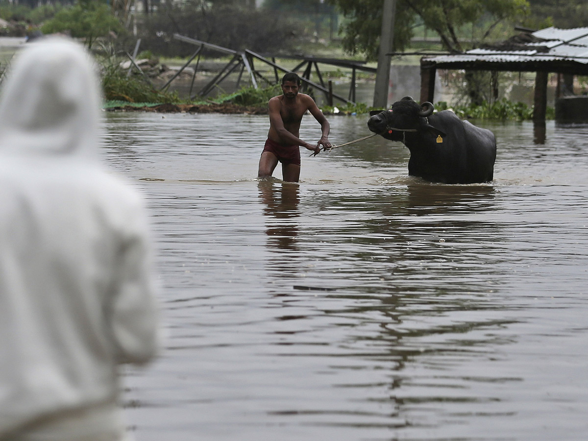 Heavy rains in Hyderabad Photos - Sakshi12