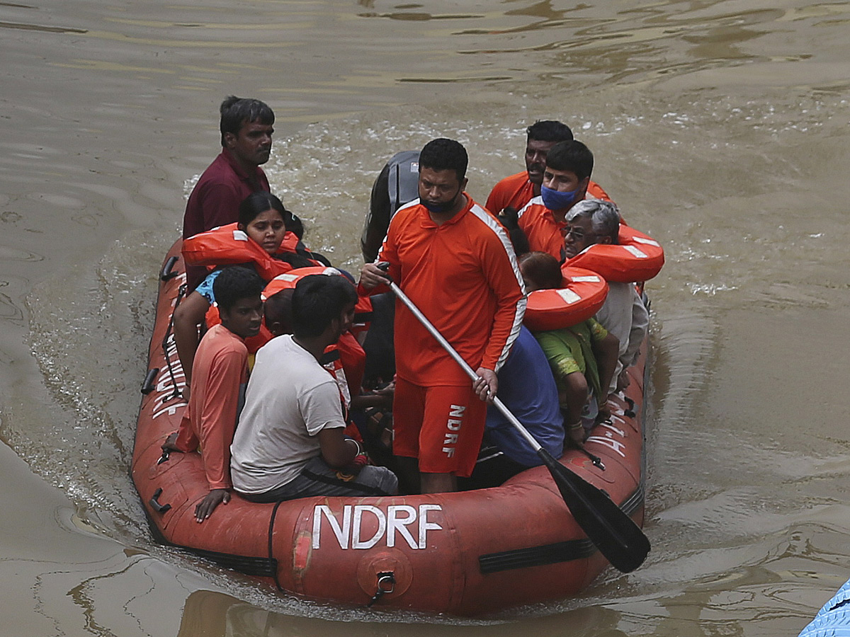 Heavy rains in Hyderabad Photos - Sakshi14