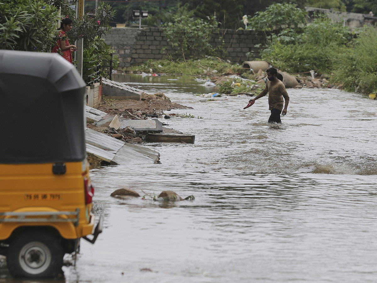 Heavy rains in Hyderabad Photos - Sakshi16